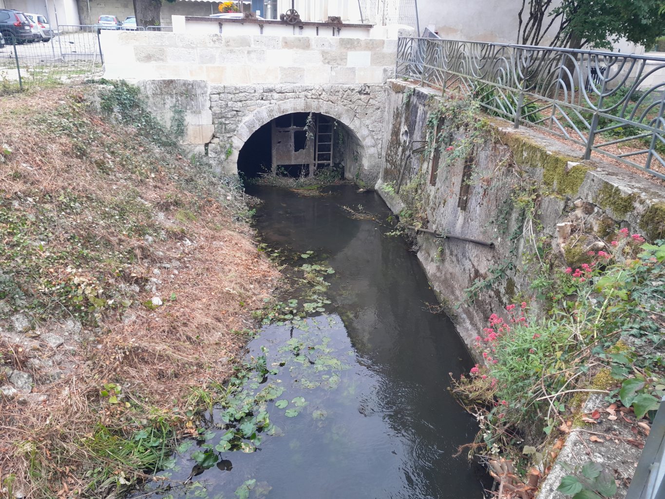 Seuil de la place du marché - vu par l'amont