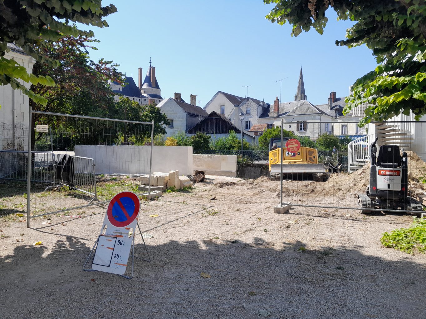 Chantier interdit au public au seuil de la place du marché