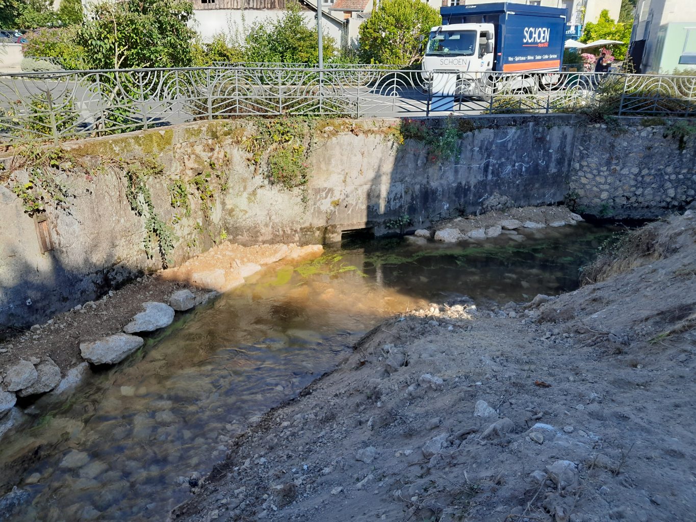 Banquette et rampe d'accès pour utilisation future - place du marché